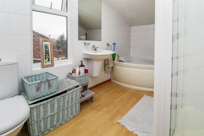 Room Waterloo Road in Crosby