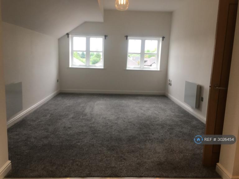 Flat St. Leonard's Avenue in Stafford