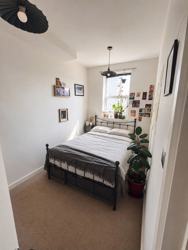 Room High Street in Greater London