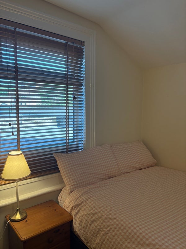 Room Falcon Road in Greater London