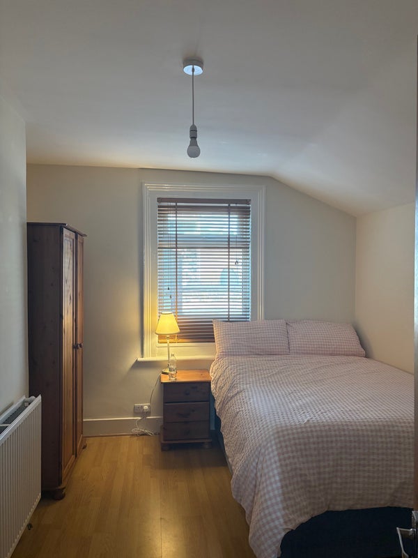 Room Falcon Road in Greater London