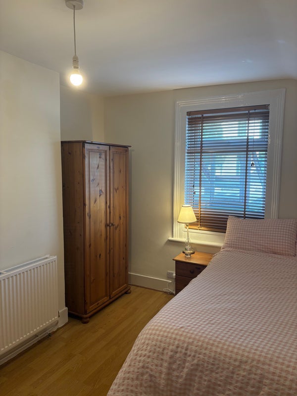 Room Falcon Road in Greater London