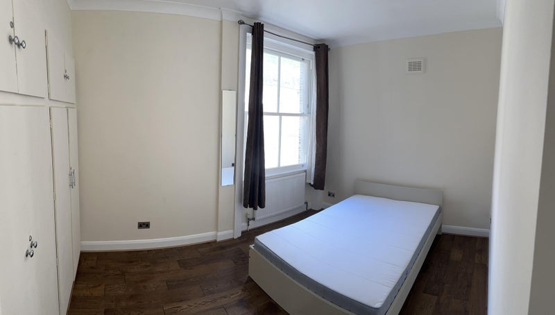 Room Emperor's Gate in Greater London