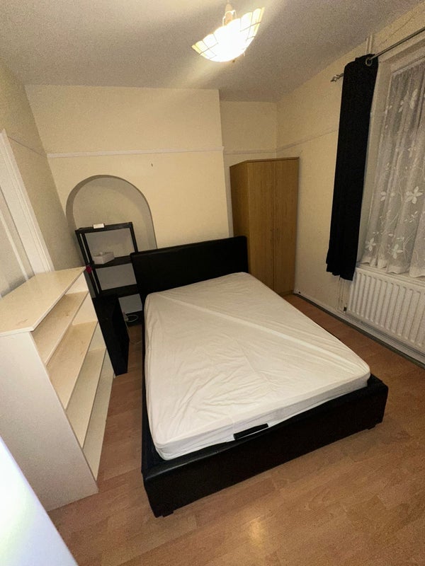 Room Downham Way in Greater London