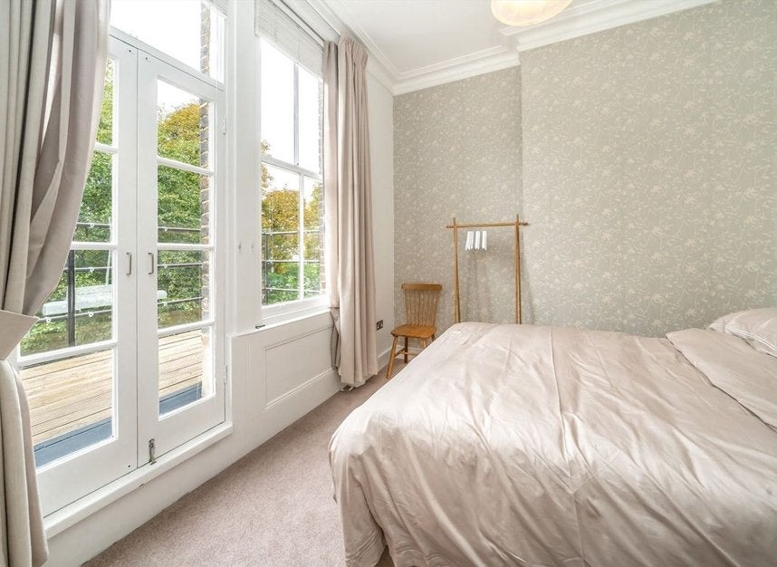 Flat Crossfield Road in Greater London