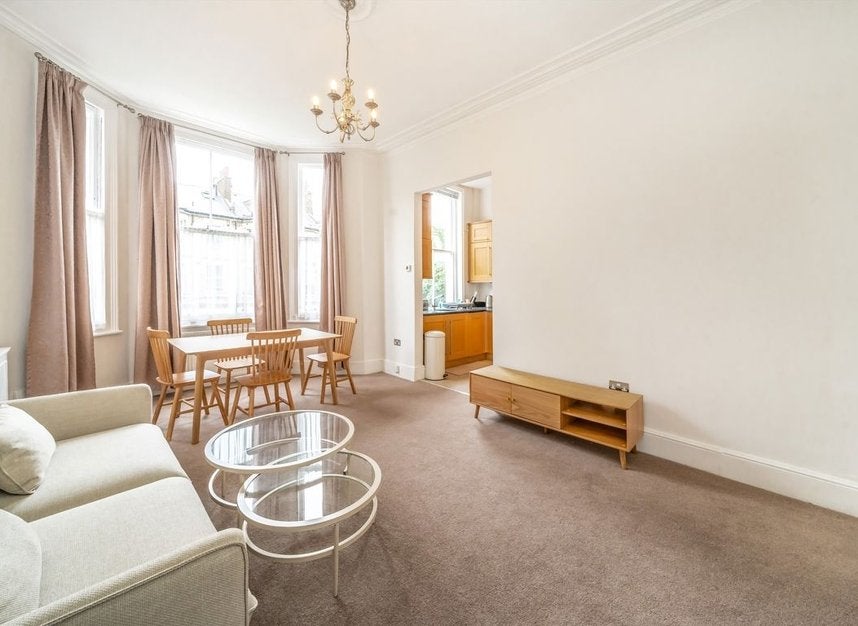 Flat Crossfield Road in Greater London