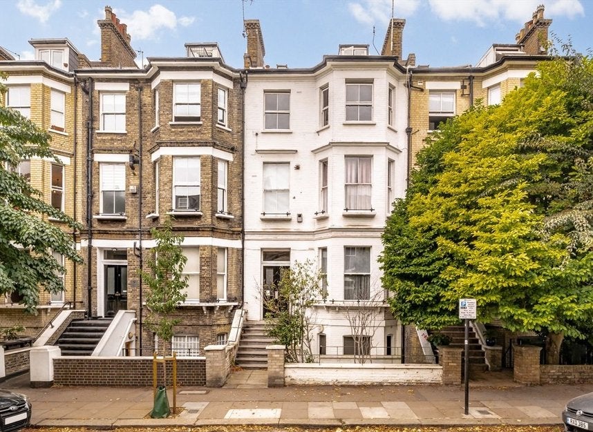 Flat Crossfield Road in Greater London
