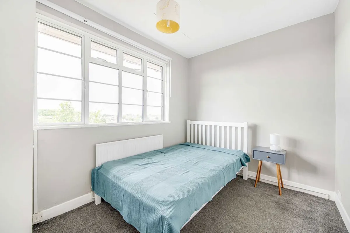 Flat Glyn Court in Greater London