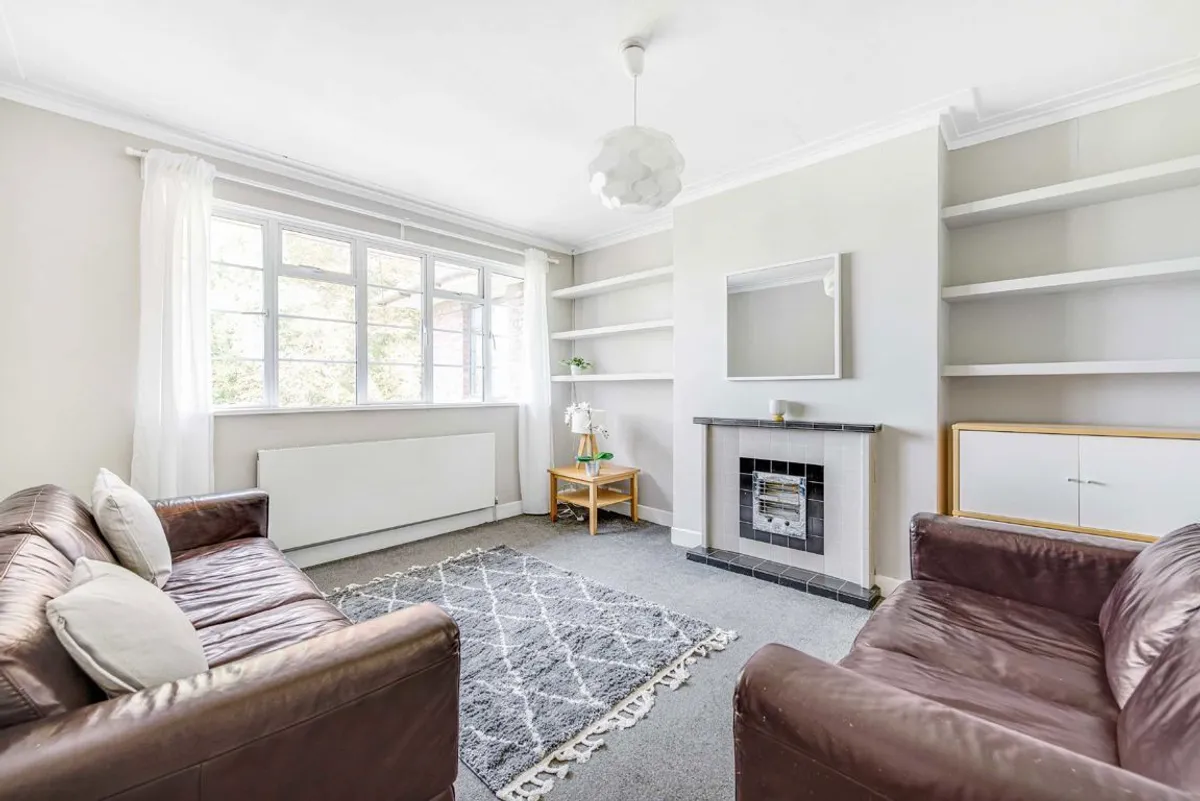 Flat Glyn Court in Greater London