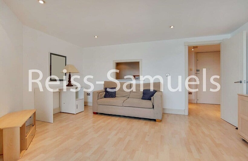 Flat Newton Place in Greater London