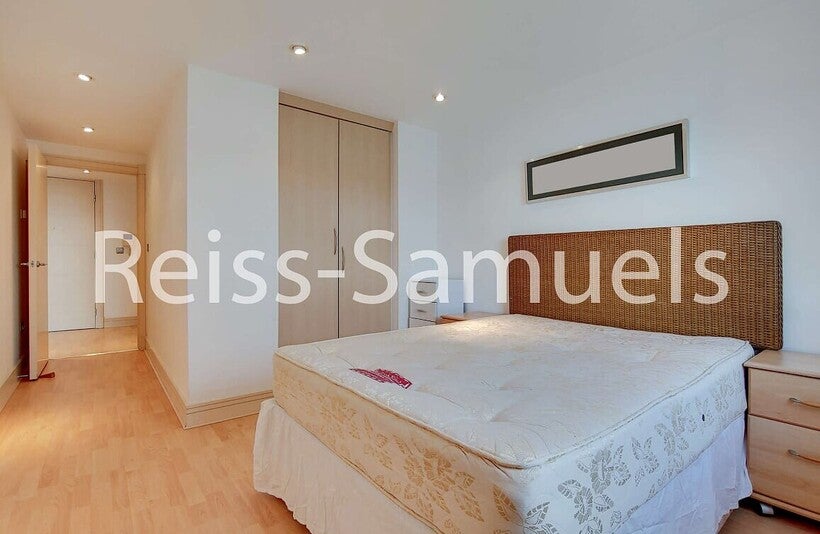 Flat Newton Place in Greater London
