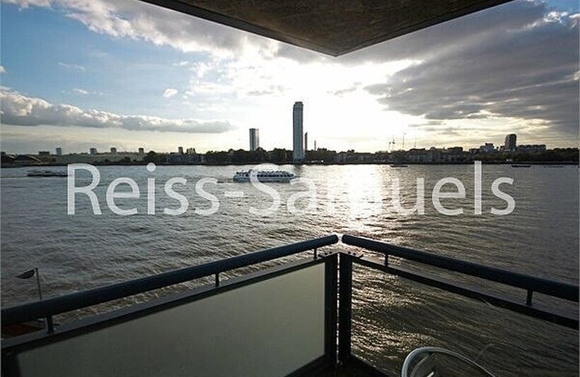 Flat Newton Place in Greater London