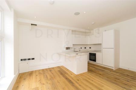 Flat Parkhurst Road in Greater London