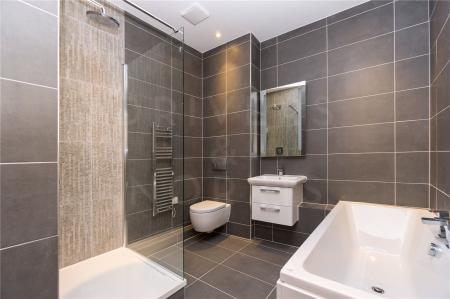 Flat Parkhurst Road in Greater London