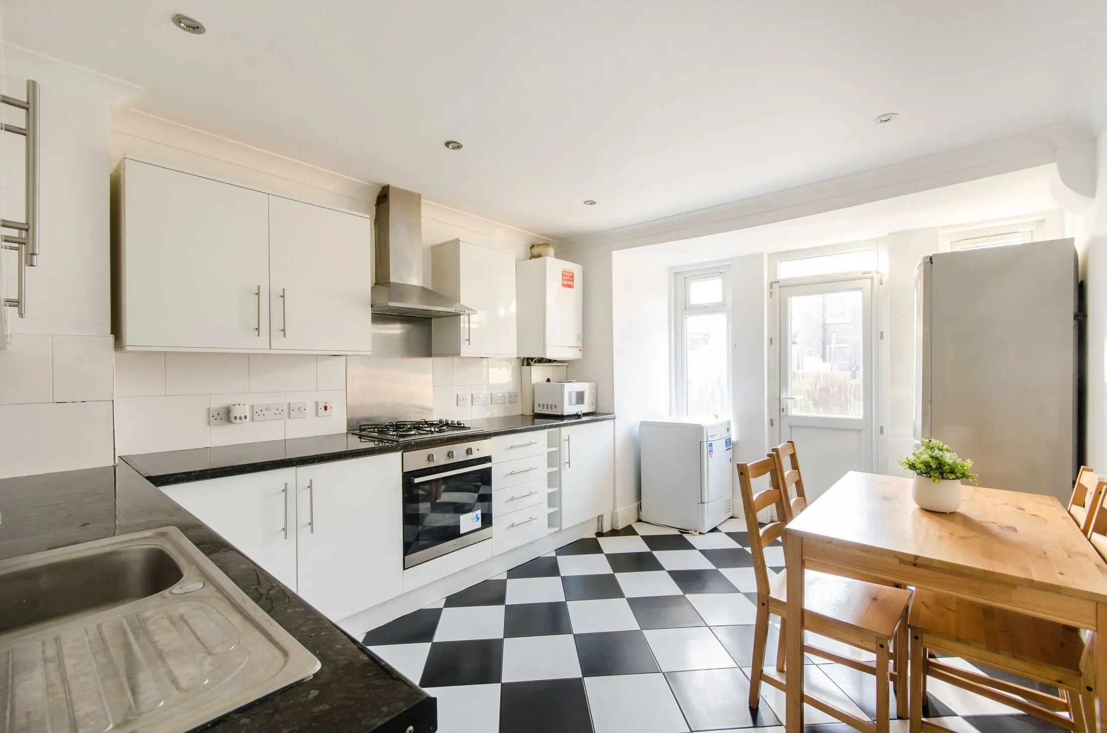 House Deacon Road in Greater London