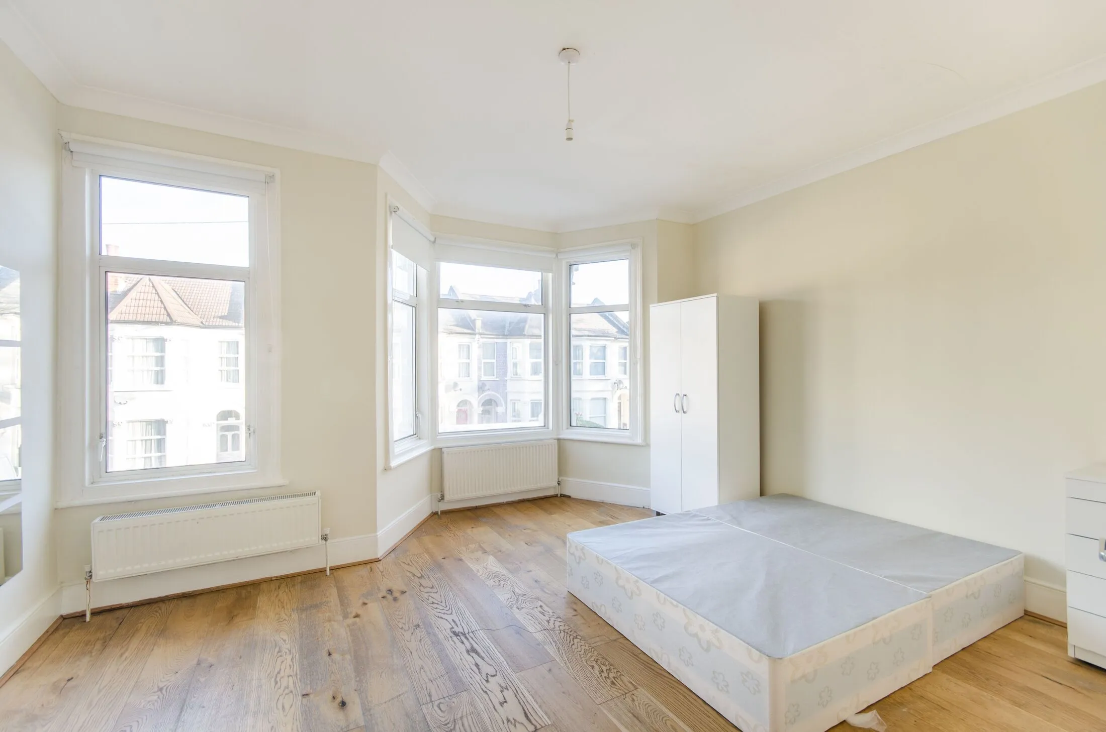 House Deacon Road in Greater London