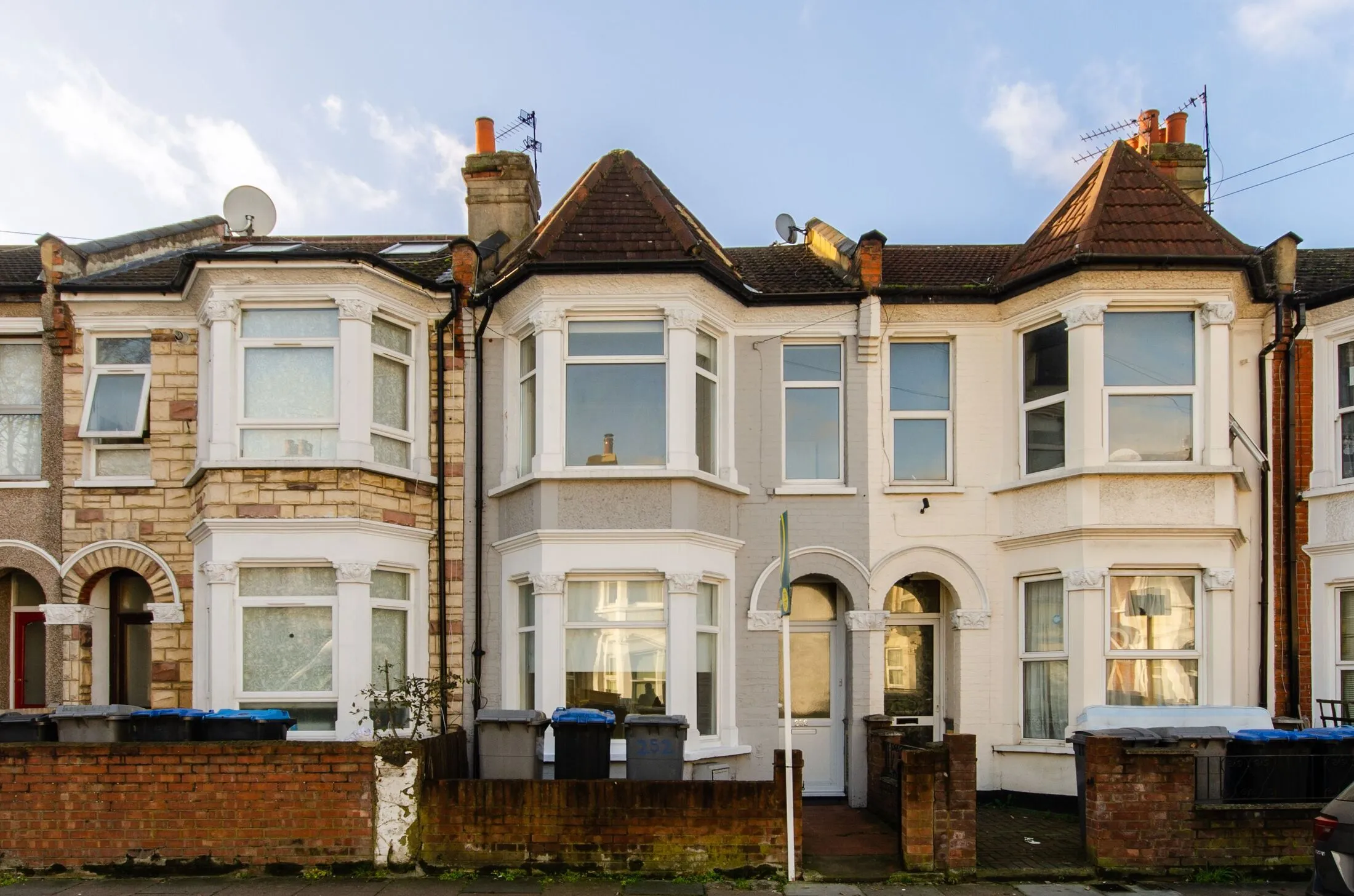House Deacon Road in Greater London