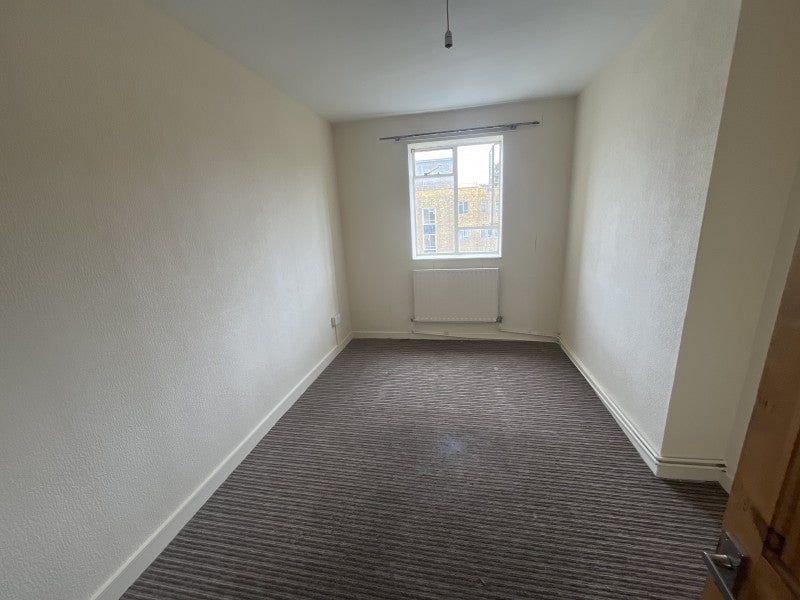 Room Bowie Close in Greater London