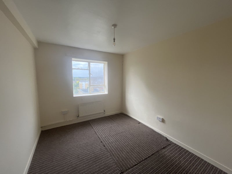 Room Bowie Close in Greater London