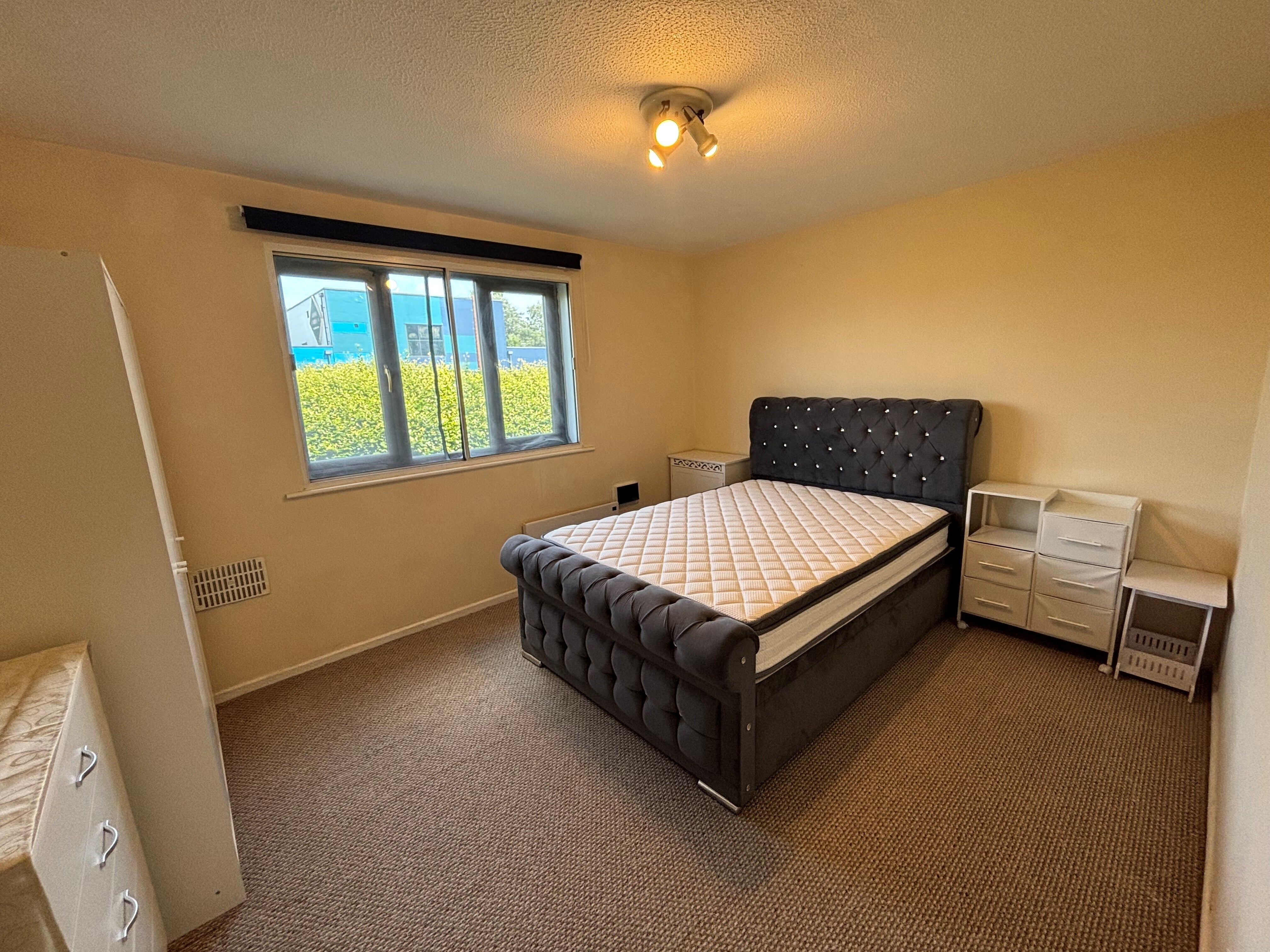 Flat Parkfield Road in Wolverhampton