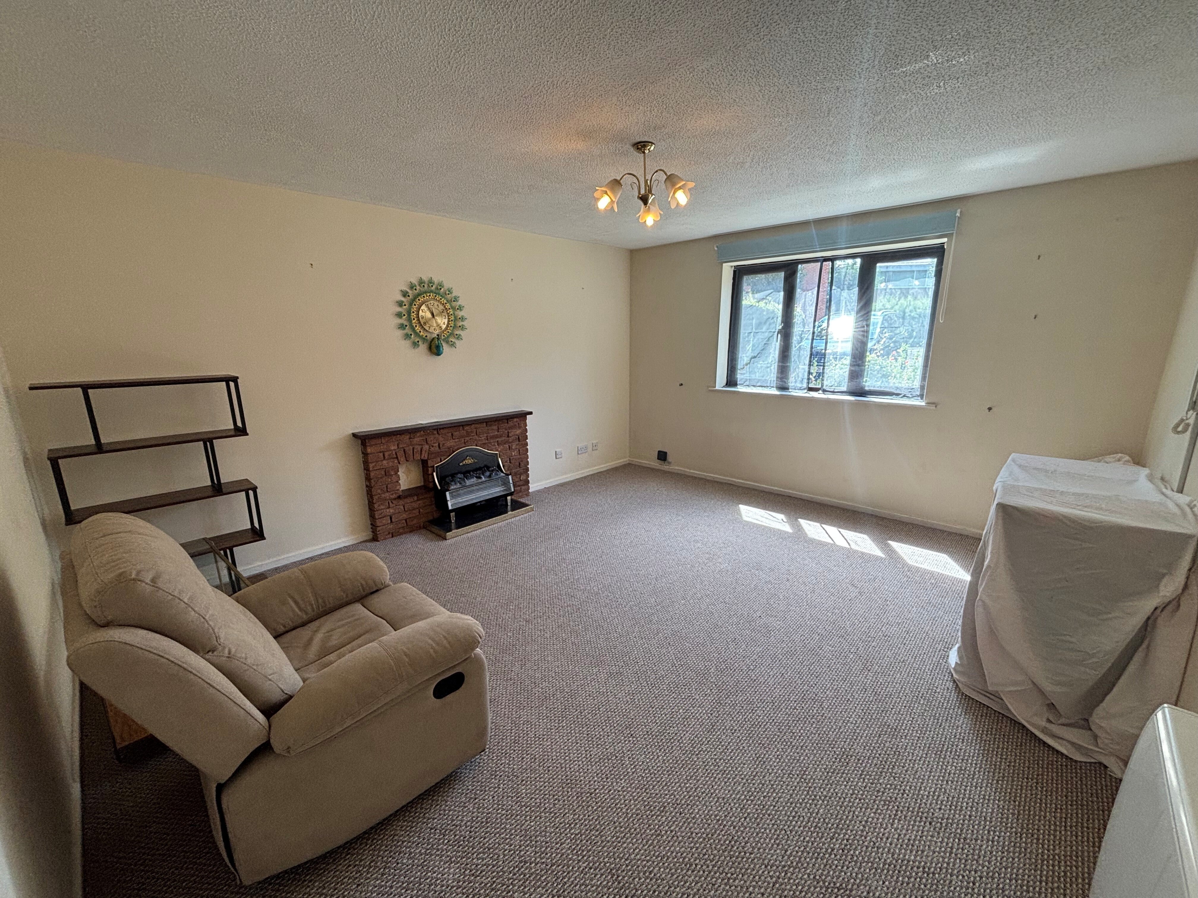 Flat Parkfield Road in Wolverhampton