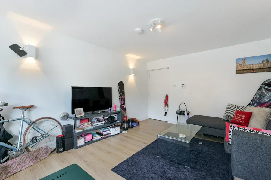Flat Kew Bridge Court in Greater London
