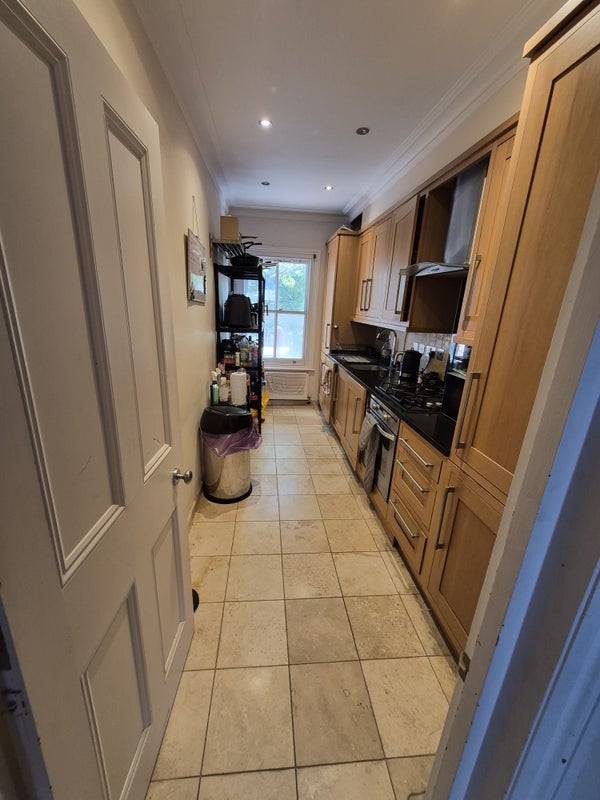 Room Chiswick High Road in Greater London