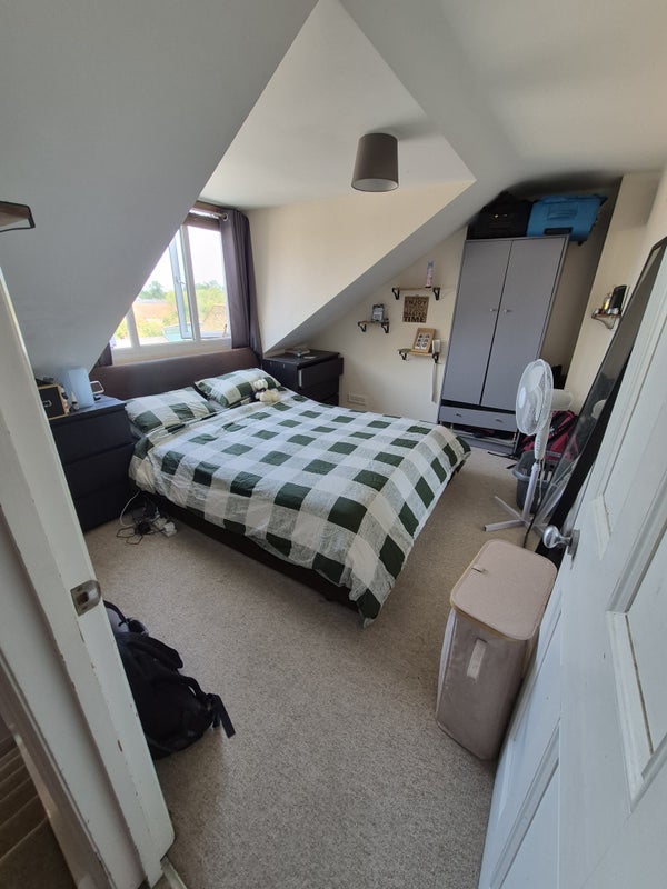 Room Chiswick High Road in Greater London