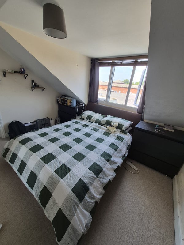 Room Chiswick High Road in Greater London