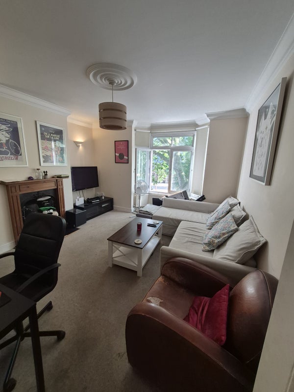 Room Chiswick High Road in Greater London