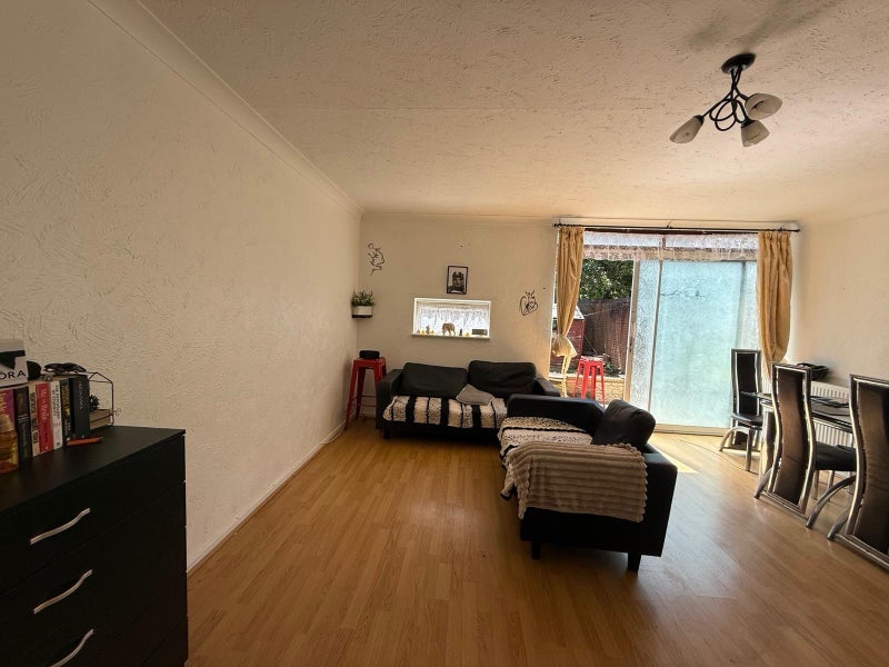 Room Smythe Street in Greater London