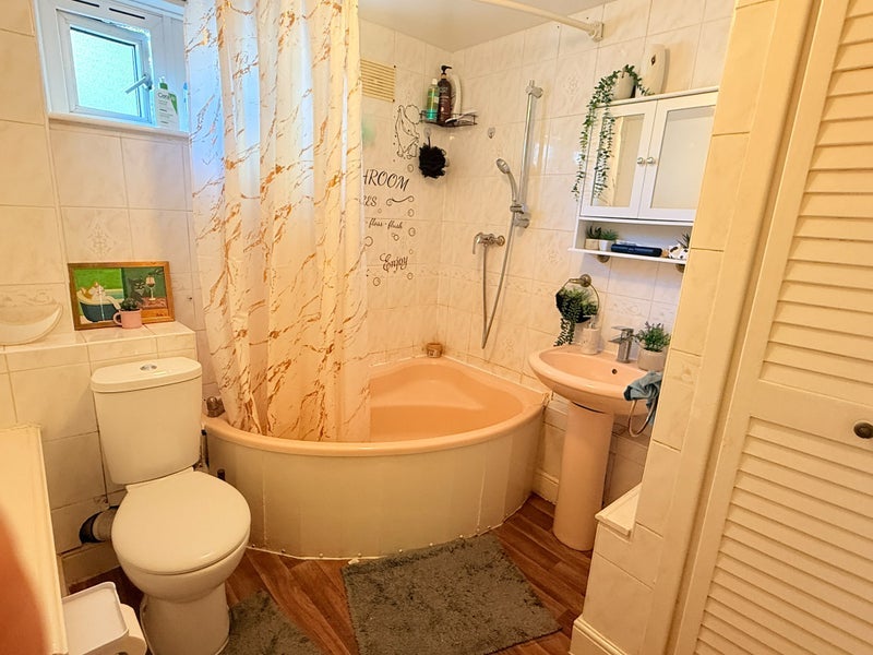 Room Smythe Street in Greater London