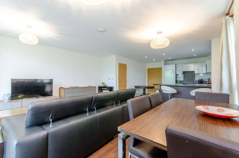 Room Booth Road in Greater London