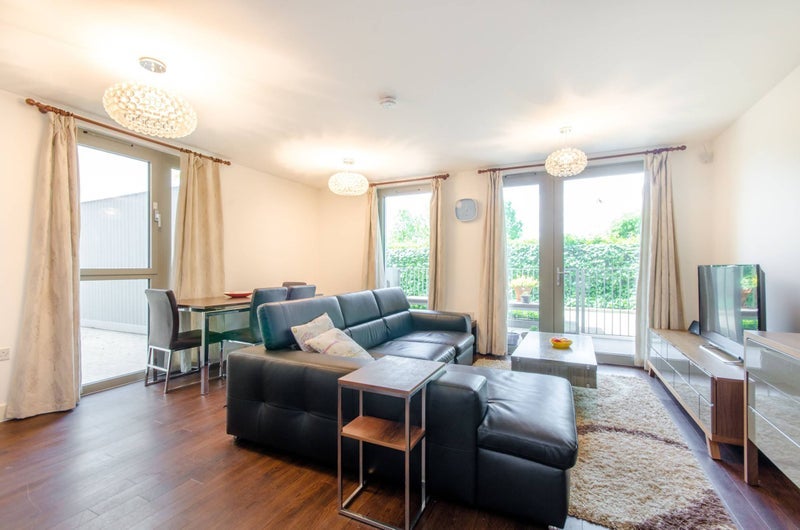 Room Booth Road in Greater London