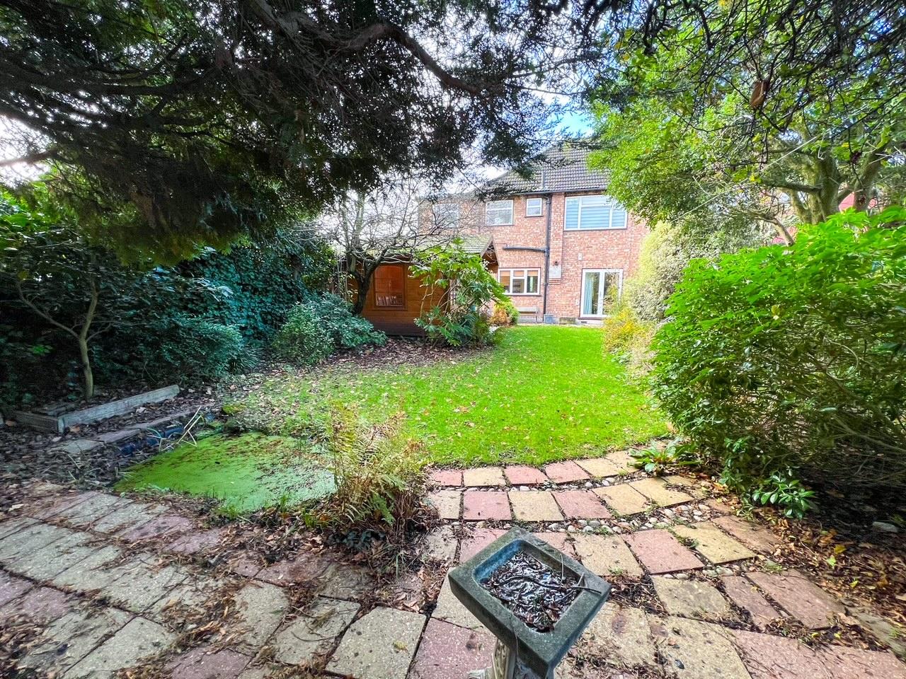 House Walton Road in Elmbridge