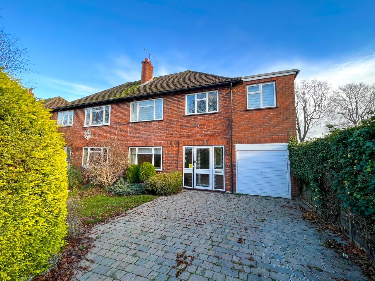 House Walton Road in Elmbridge