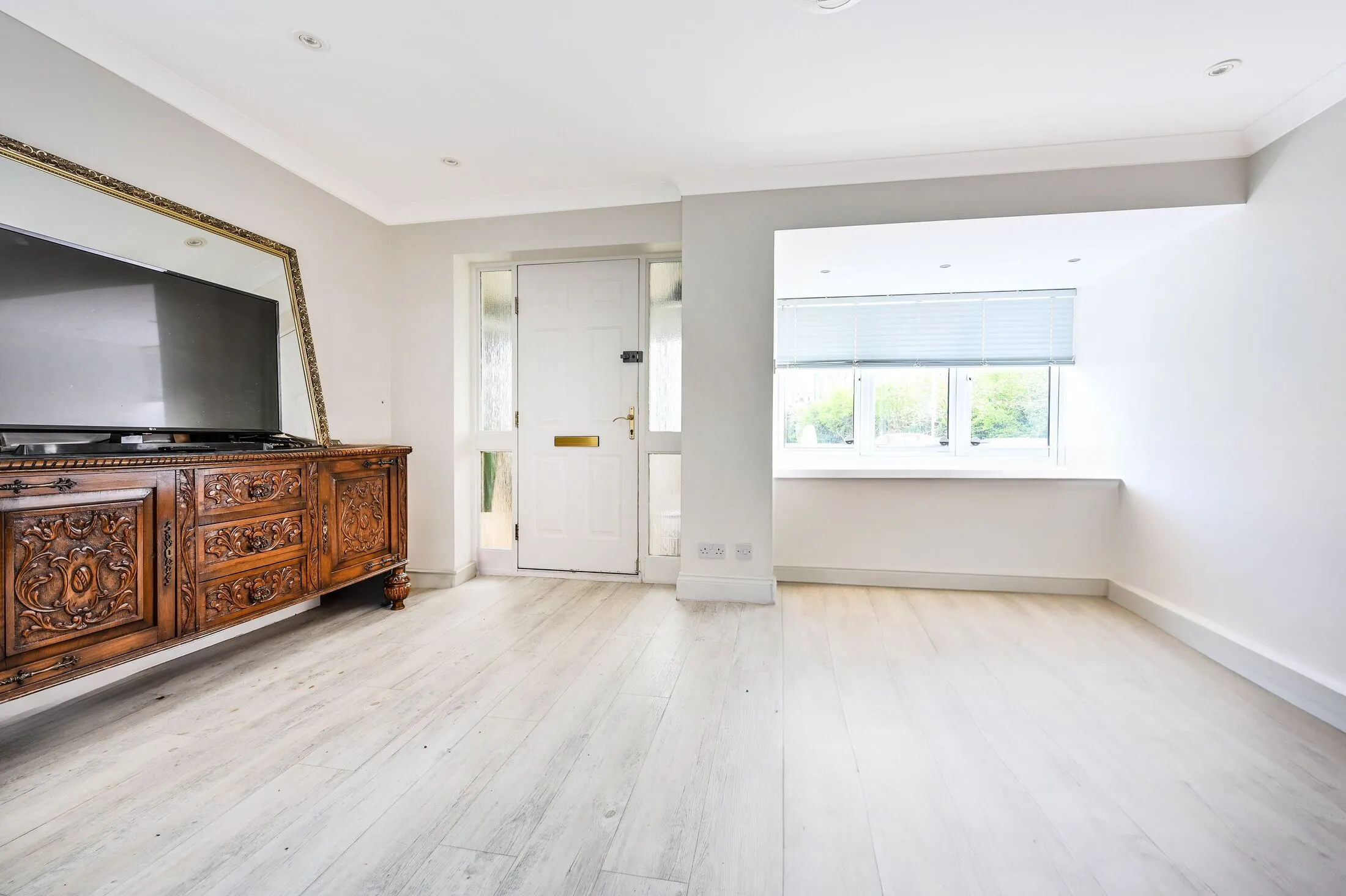 House Chivenor Grove in Greater London