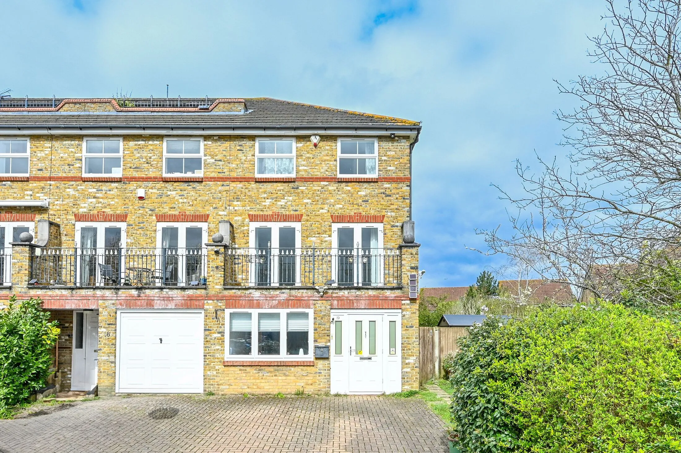 House Chivenor Grove in Greater London