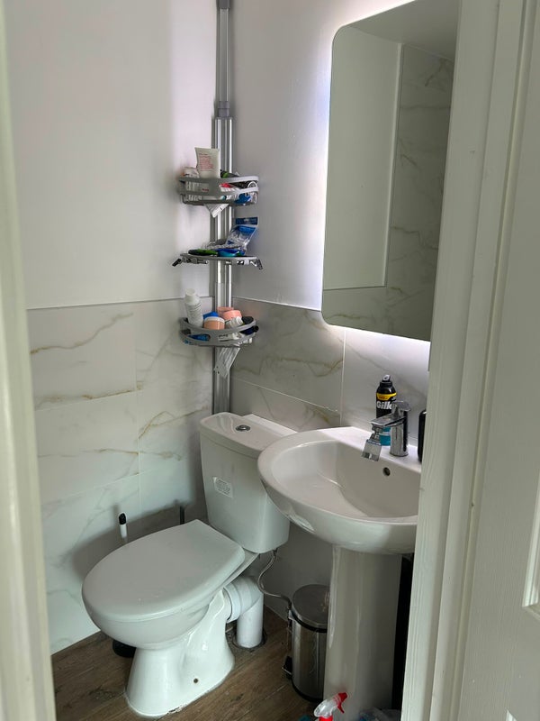 Room Reighton Road in Greater London