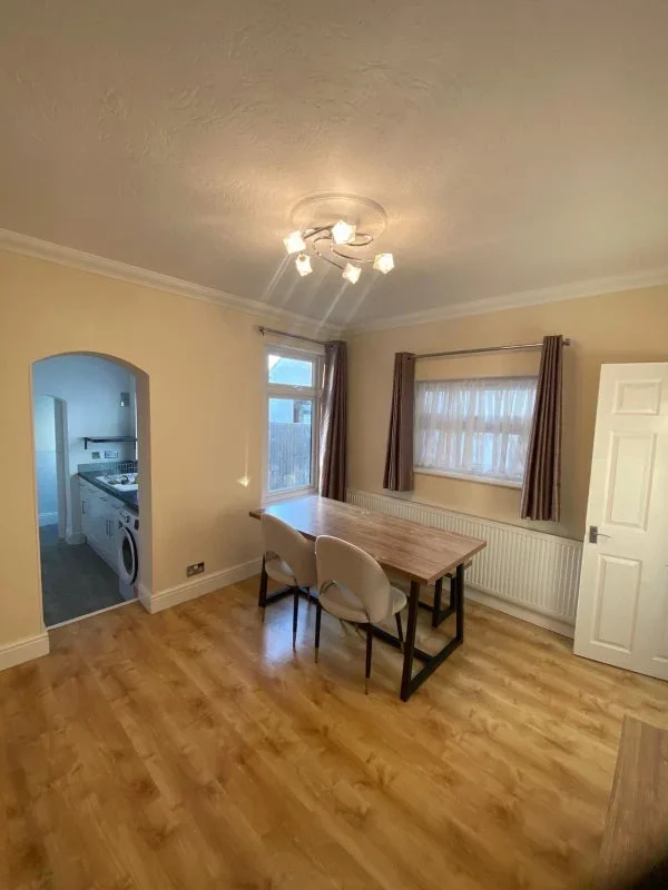 Room Carlisle Road in Greater London