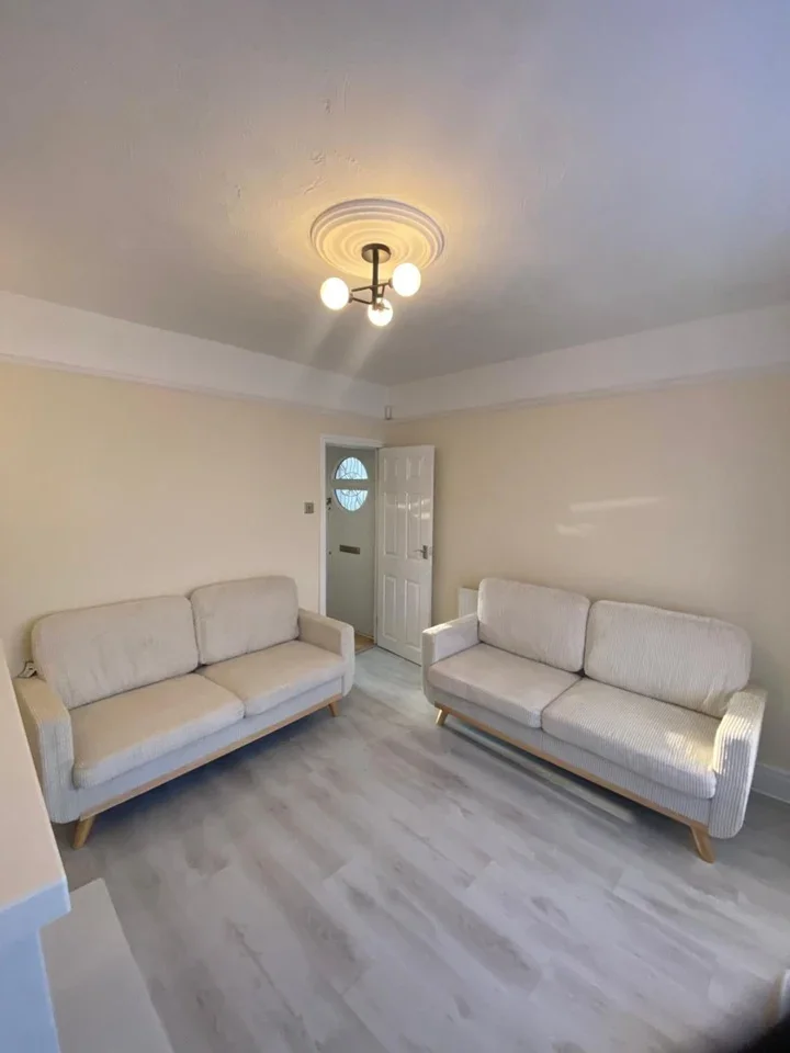 Room Carlisle Road in Greater London