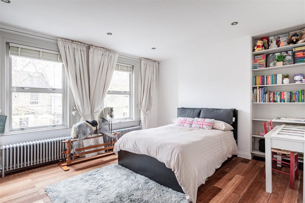 Flat Turneville Road in Greater London