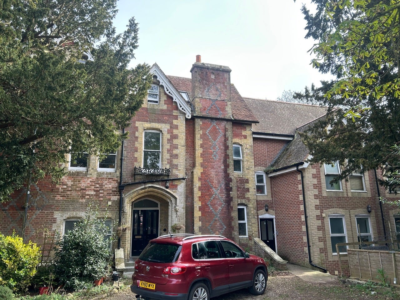 Flat Clatterford Road in Carisbrooke