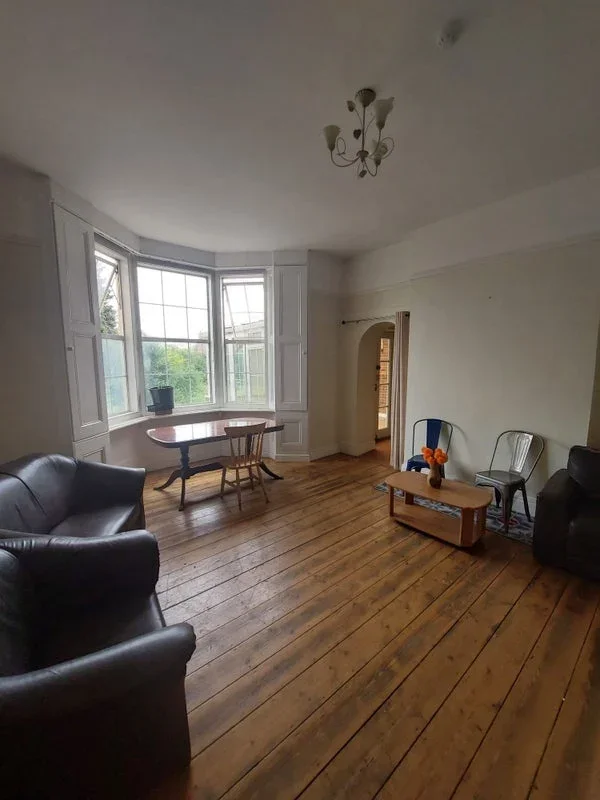 Room Barrowby Road in South Kesteven