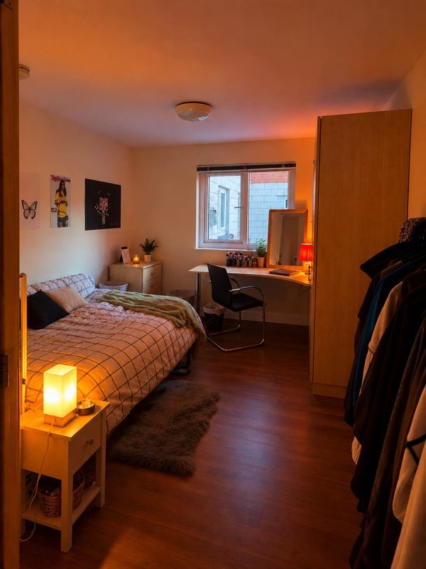 Room Moss Lane East in Manchester