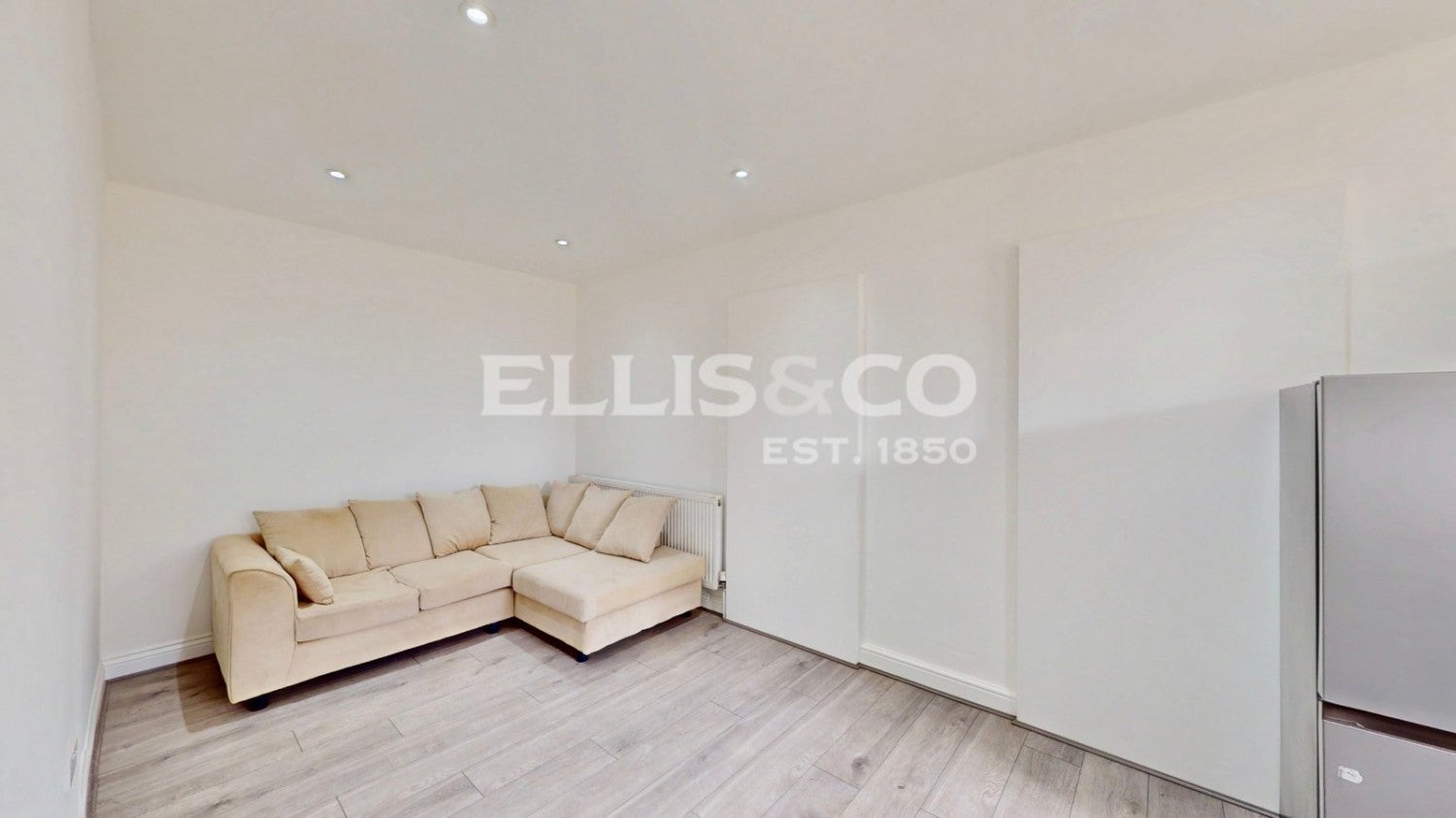 Flat Thorn Close in Greater London