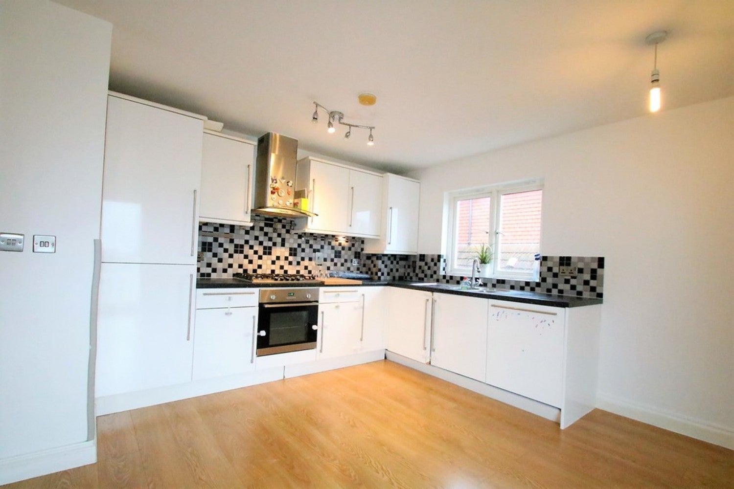 Flat Chatsworth Road in Greater London