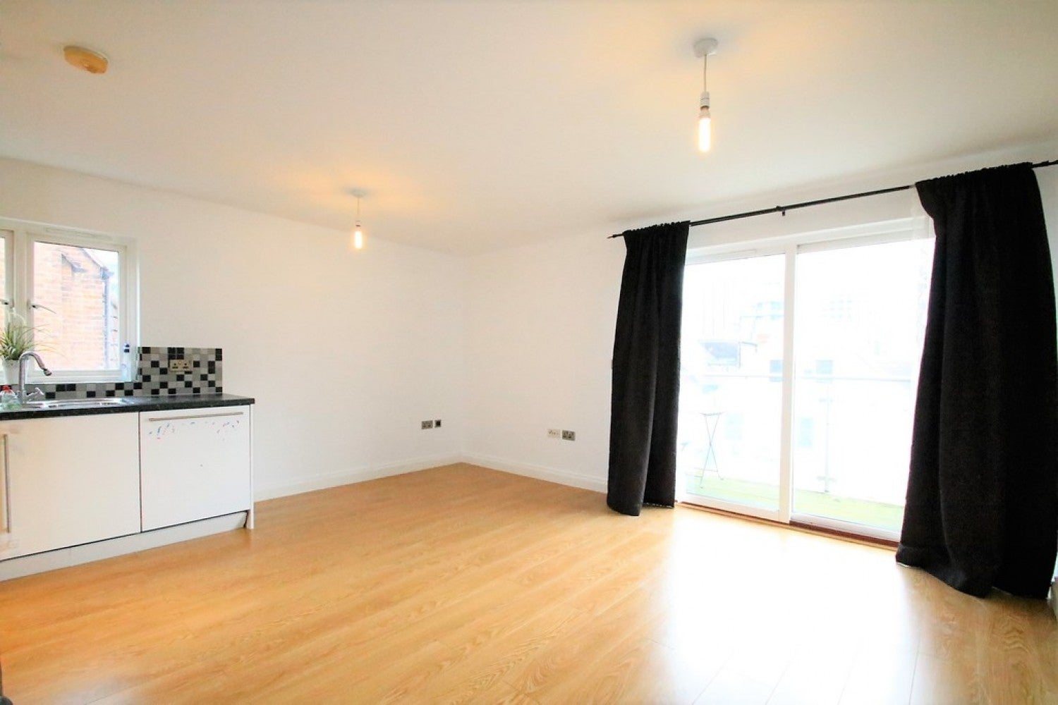 Flat Chatsworth Road in Greater London