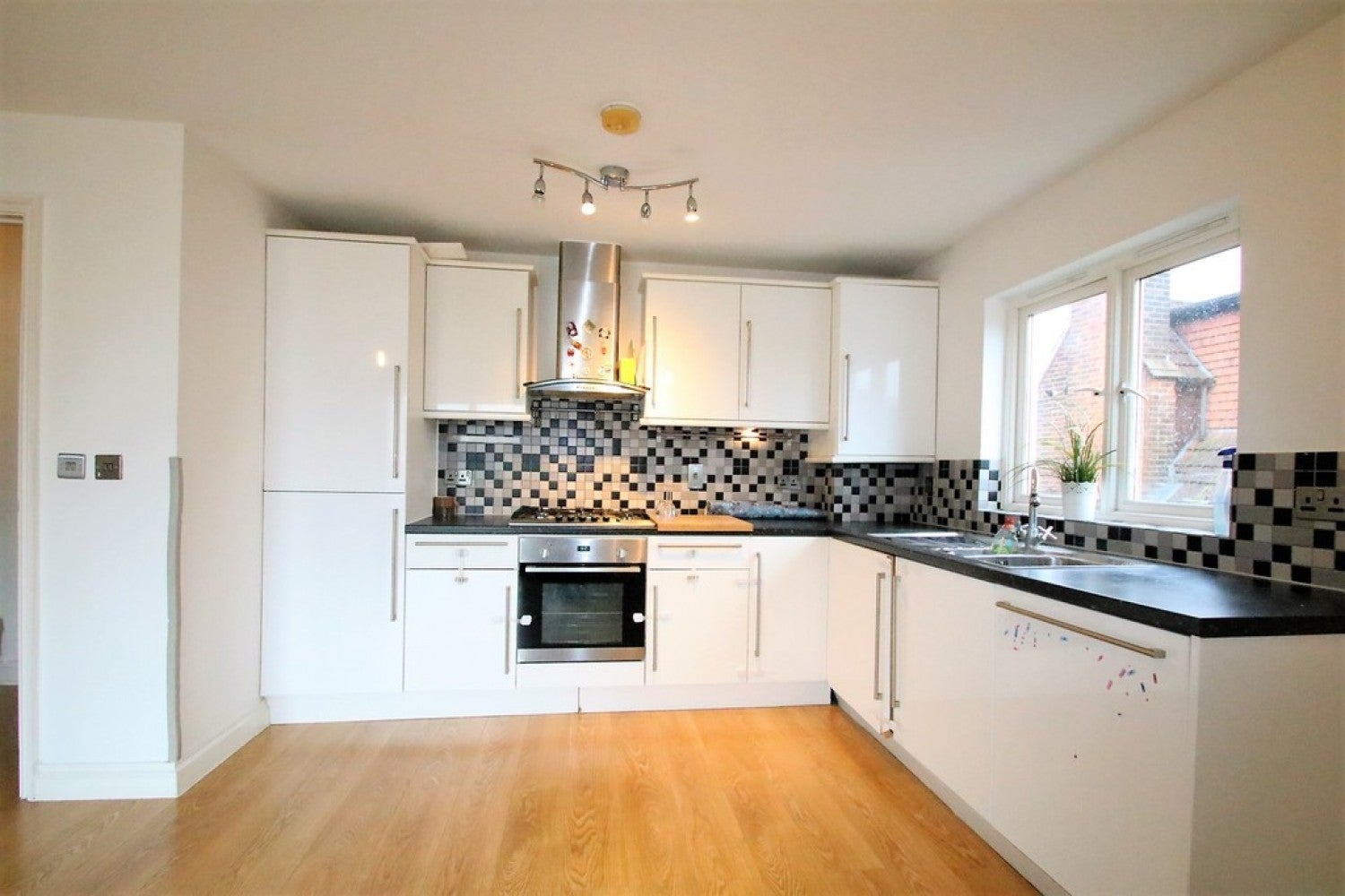 Flat Chatsworth Road in Greater London