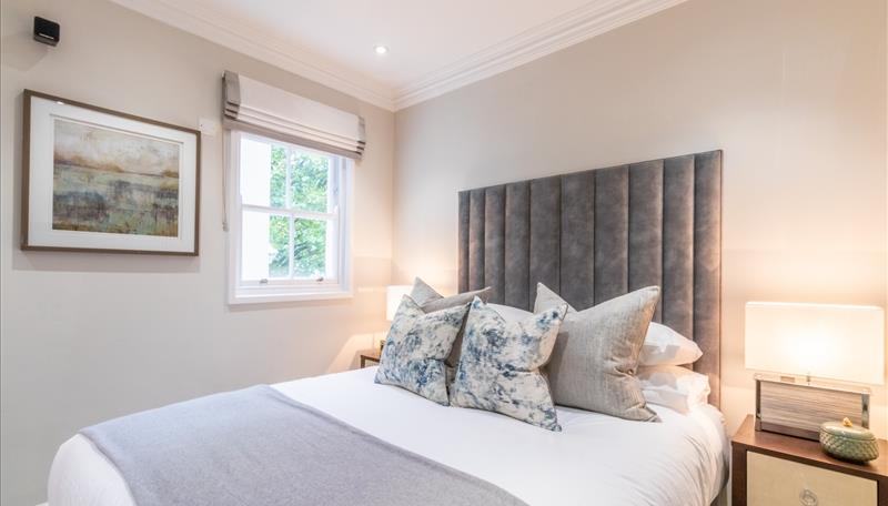 Flat Kensington Gardens Square in City of Westminster